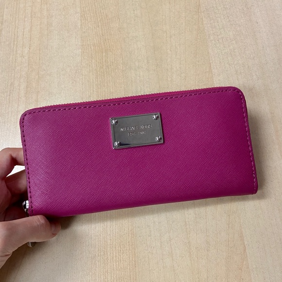 Michael Kors Wallet - Picture 1 of 4